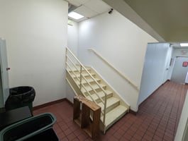 818358