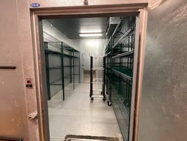 818449