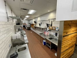 818438