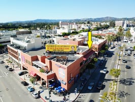 818453