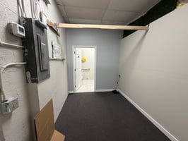 3105925
