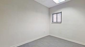 922746