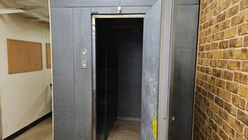 1674899