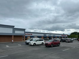 5608935