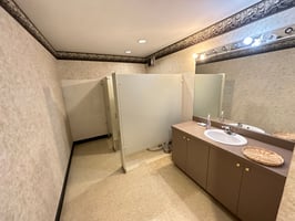 860470