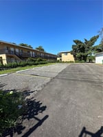 10696562