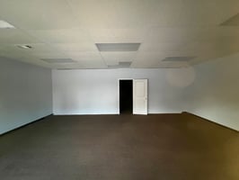 913751