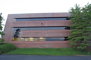 4916546