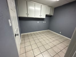 5634390