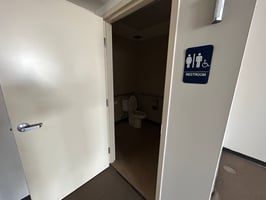 3872564