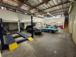 5571061