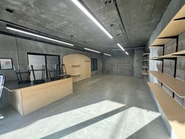 2569760