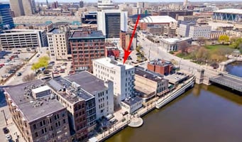 5567889