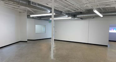 5646299
