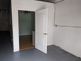 5725102