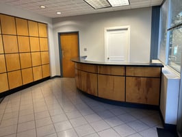 3180953