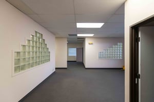 327560