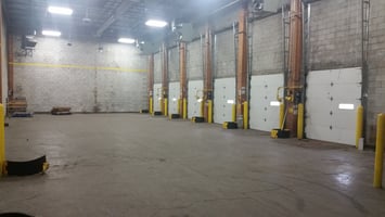 7600772