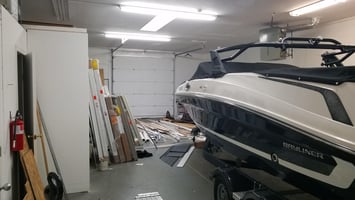 1677640