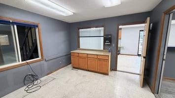 3856185