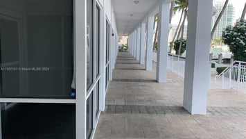 9653299