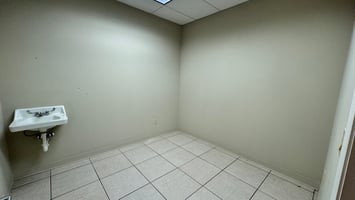 2235895