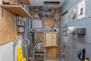 9764562