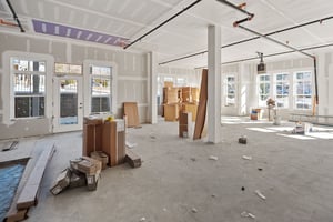 10048303