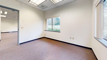 13747318