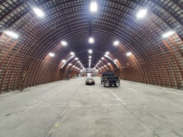 2563486
