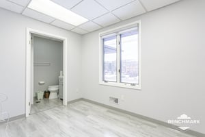 2563816