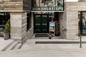 10439568