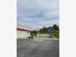 10566124