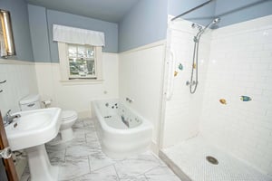 10595285