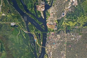 10652556