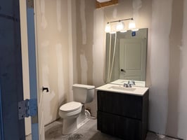 3885042